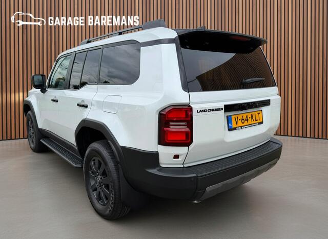 Toyota LAND CRUISER 250 2.8 D-4D Standard Roof Window Van Navigator