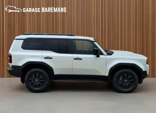 Toyota LAND CRUISER 250 2.8 D-4D Standard Roof Window Van Navigator