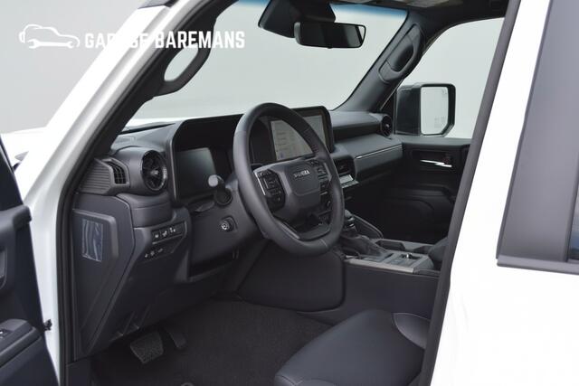 Toyota LAND CRUISER 250 2.8 D-4D Standard Roof Window Van Navigator