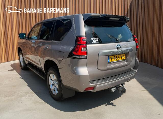 Toyota LAND CRUISER 2.8 D-4D-F Challenger Window Van BEARLOCK
