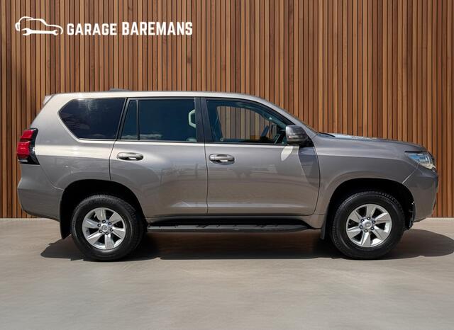 Toyota LAND CRUISER 2.8 D-4D-F Challenger Window Van BEARLOCK