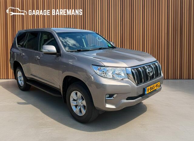 Toyota LAND CRUISER 2.8 D-4D-F Challenger Window Van BEARLOCK