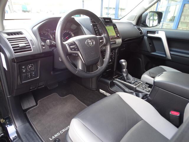 Toyota LAND CRUISER 2.8 D-4D-F Professional High Roof Window Van TREKHAAK