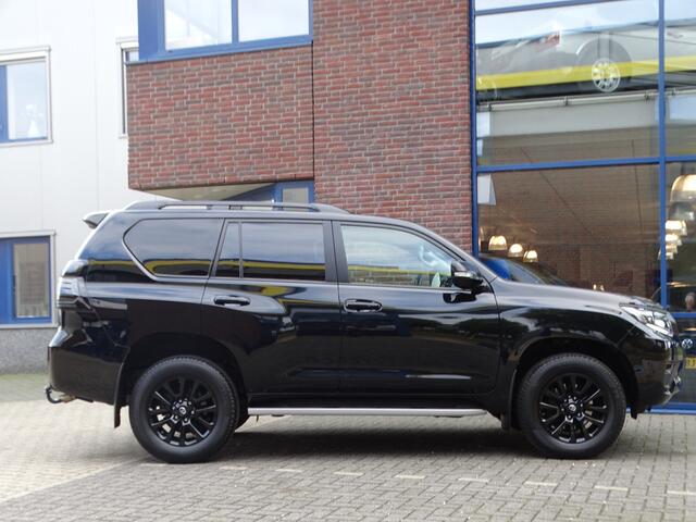 Toyota LAND CRUISER 2.8 D-4D-F Professional High Roof Window Van TREKHAAK