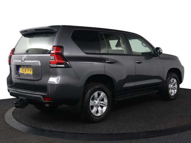 Toyota LAND CRUISER 2.8 D-4D-F Comfort Window Van | Trekhaak | Parkeer sensoren | Parkeer camera |