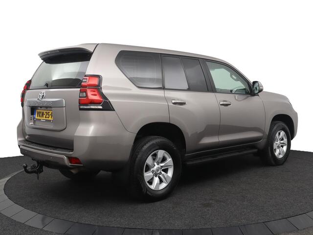 Toyota LAND CRUISER 2.8 D-4D-F Challenger Window Van | Nieuwe motor bij 191858KM | Trekhaak | Stoelverwarming |