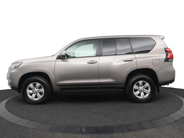 Toyota LAND CRUISER 2.8 D-4D-F Challenger Window Van | Nieuwe motor bij 191858KM | Trekhaak | Stoelverwarming |
