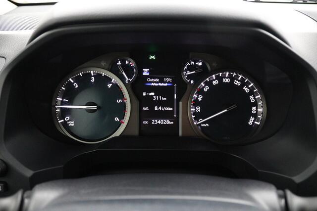 Toyota LAND CRUISER 2.8 D-4D-F Challenger Window Van | Nieuwe motor bij 191858KM | Trekhaak | Stoelverwarming |