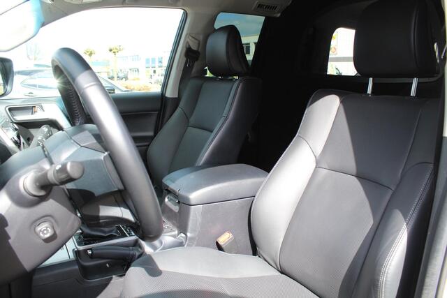 Toyota LAND CRUISER 2.8 D-4D-F Professional Window Van | Rijklaar | Trekhaak | Off-road pack | NL-auto | Leder | JBL | Keyless | Blind Spot | Camera's | Stoelkoeling-/verw. | PDC v+a – foto 6