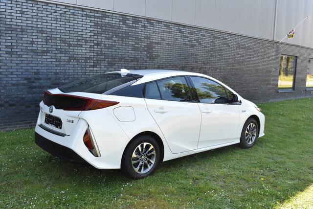 Toyota PRIUS 1.8 Plug-in Dynamic Plug-in | Camera | Navigatie | Stoelverwarming