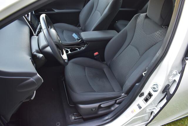 Toyota PRIUS 1.8 Plug-in Dynamic Plug-in | Camera | Navigatie | Stoelverwarming