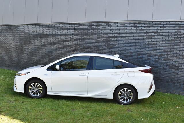 Toyota PRIUS 1.8 Plug-in Dynamic Plug-in | Camera | Navigatie | Stoelverwarming