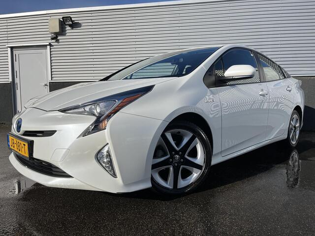 Toyota PRIUS 1.8 Dynamic Navigatie, Dodehoekdetectie, Stoelverwarming, Privacy glass, Head-up display, Smart key, Adaptieve cruise control