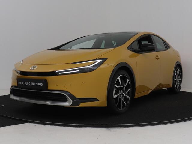 Toyota PRIUS 2.0 Plug-in Solar Edition E7000,- korting | Solar roof | 19" lichtmetalen velgen