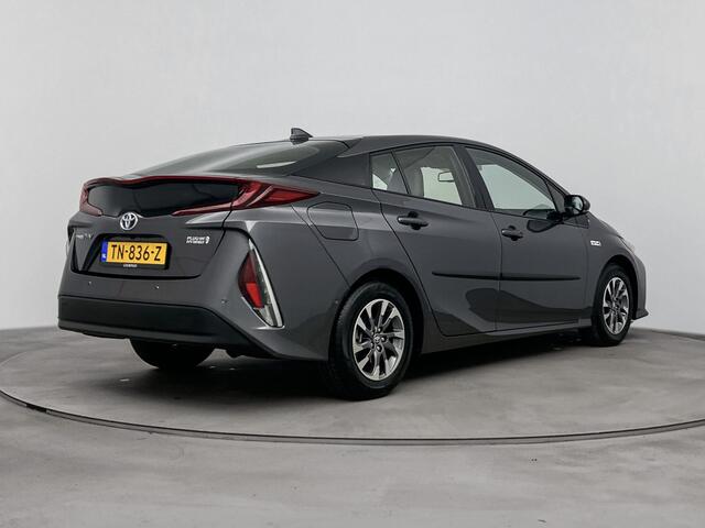 Toyota PRIUS 1.8 Plug-in Executive | Stoelverwarming | Navigatie | Lichtmetalen Velgen |