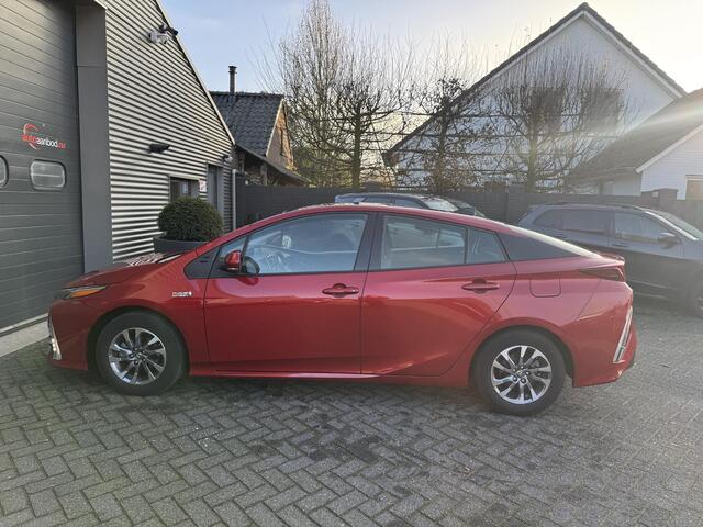 Toyota PRIUS 1.8 Plug-in Executive | Navigatie | Camera | DAB | Lichtmetalen Velgen |