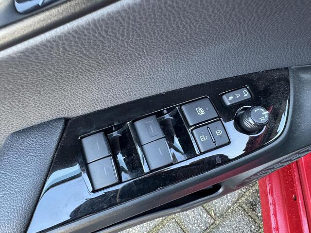 Toyota PRIUS 1.8 Plug-in Executive | Navigatie | Camera | DAB | Lichtmetalen Velgen |