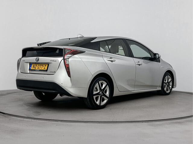 Toyota PRIUS 1.8 Executive | Parkeersensoren | JBL Premium Audio | Stoelverwarming | Parkeercamera | Head Up Display |