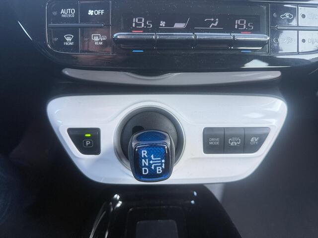 Toyota PRIUS 1.8 Plug-in Business Plus | Automaat | Navigatie | Climate Control | Cruise Control | Camera | Bluetooth | JBL | Dealer Onderhouden