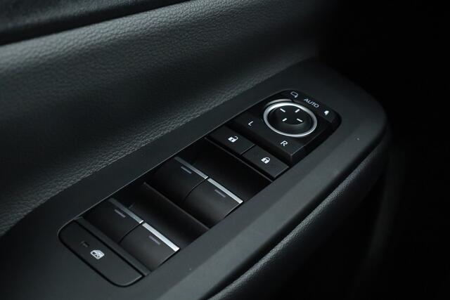 Toyota PRIUS 2.0 Plug-in Executive - Orig. NL | Dig. Cockpit | Adapt. Cruise | Stoel-Stuurverw. | Nav+App.Connect | Camera+PDC | Elek. Klep | ACC | LED v