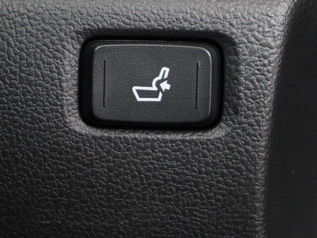 Toyota PRIUS 1.8 Plug-in Business Plus | Trekhaak | Stoelverwarming | Head-Up | JBL Sound | Adaptive cruise | Camera | Full LED | Park Assist | Climate control | Keyless | PHEV