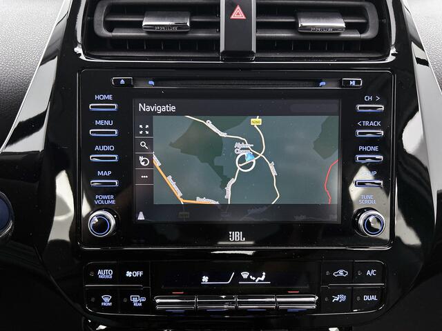 Toyota PRIUS 1.8 Executive | Zwart lederen bekleding | JBL | Head-Up Display | Dodehoek detectie | Parkeersensoren voor+achter met assistent | Navigatie | Climate Control | Cruise Control Adaptive |
