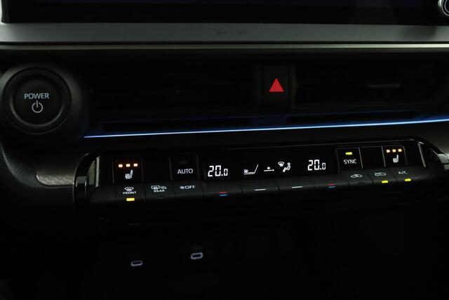 Toyota PRIUS 2.0 Plug-in Dynamic | Dode Hoek Detectie | Stoelverwarming | Parkeersensoren | Achteruitrijcamera |