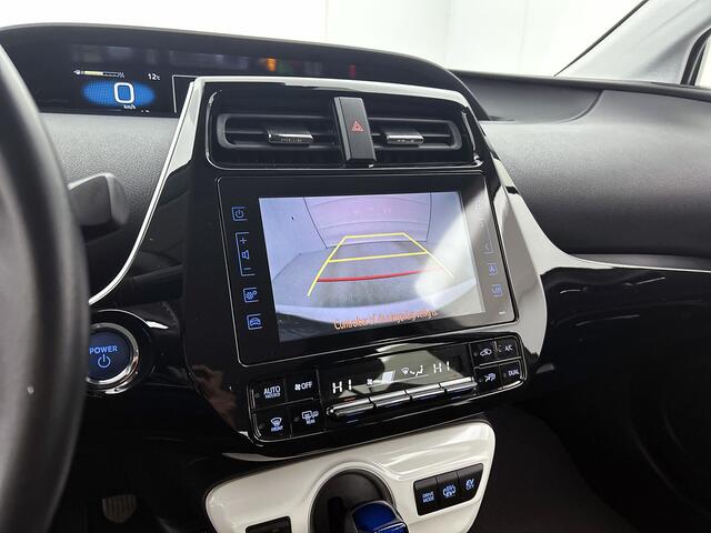 Toyota PRIUS 1.8 Plug-in Dynamic | BTW Voertuig | Stoelverwarming | Navigatie | Cruise control adaptive | Climate Control | DAB | Achteruitrijcamera | Draadloze telefoonlader |