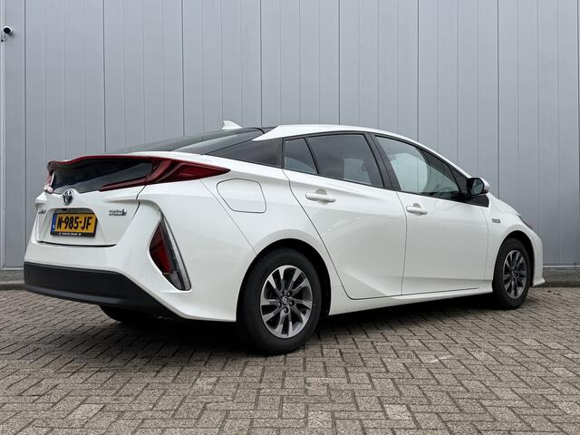 Toyota PRIUS 1.8 Plug-in Dynamic keyless Cruise Navi