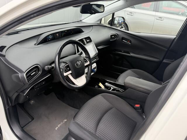 Toyota PRIUS 1.8 Plug-in Dynamic keyless Cruise Navi