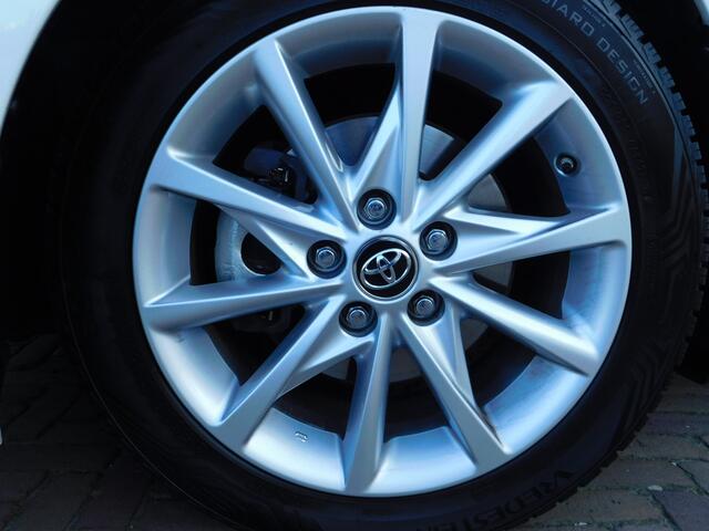 Toyota PRIUS 1.8 SkyView Edition – foto 9
