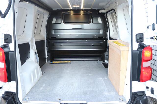 Toyota PROACE Compact 1.5 D-4D 102 Navigator | Navigatie | Parkeersensoren | Apple CarPlay / Android Auto | Bluetooth |