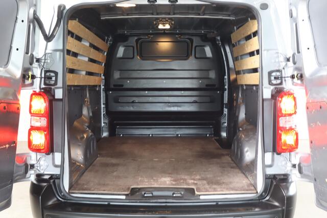 Toyota PROACE Worker 2.0 D-4D Navigator Long - NL- Auto!! Carplay I Trekhaak I Navi