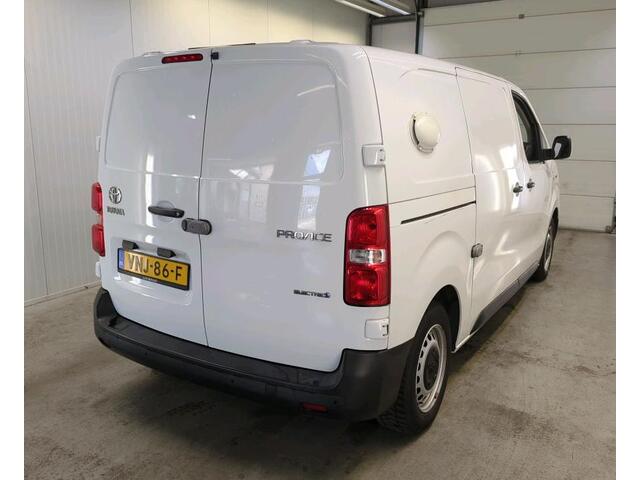 Toyota PROACE Electric Worker L2 Extra Range 75 kWh +/- 330KM / 3Pers./ Navigatie / Airco / Pdc+Camera / Mooie Bedrijfswagen inrichting /