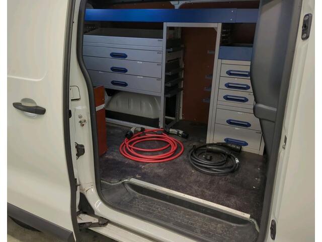 Toyota PROACE Electric Worker L2 Extra Range 75 kWh +/- 330KM / 3Pers./ Navigatie / Airco / Pdc+Camera / Mooie Bedrijfswagen inrichting /