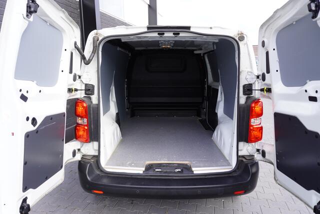 Toyota PROACE Worker 2.0 D-4D 145PK EURO 6 - Airco - Navi - Cruise - ¤ 14.900,- Excl.