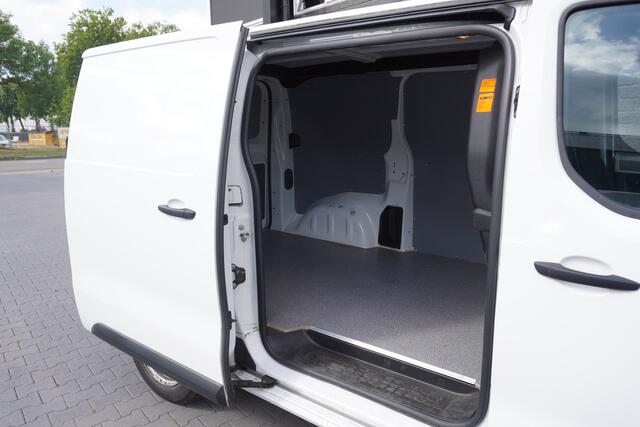 Toyota PROACE Worker 2.0 D-4D 145PK EURO 6 - Airco - Navi - Cruise - ¤ 14.900,- Excl.