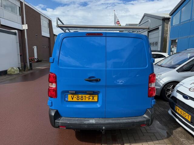 Toyota PROACE Worker 2.0 D-4D Cool Comfort Long 72.883km NAP 2017 Koude airco, 100% dealer onderhouden!!! Rekeningen zijn aanwezig.