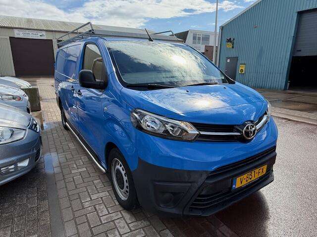 Toyota PROACE Worker 2.0 D-4D Cool Comfort Long 72.883km NAP 2017 Koude airco, 100% dealer onderhouden!!! Rekeningen zijn aanwezig.