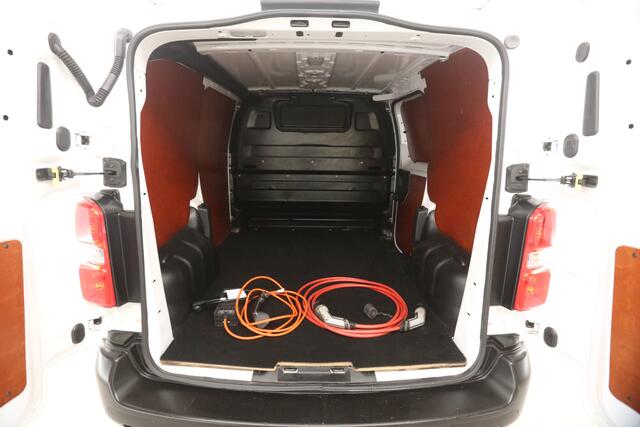 Toyota PROACE Standard Range 50 kWh L1H1 | Snelladen | SOH 94% | Airco | Cruise | Carplay | Trekhaak | 3 Zits | Imperiaal | Parkeersens.