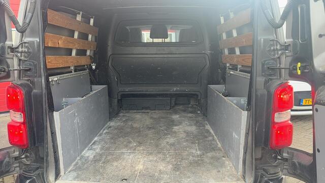 Toyota PROACE Worker 2.0 D-4D Black Line Long DC 5 PERS / AUTOMAAT / NWE D-RIEM / LEDER /STOELVERW / CARPLAY / CAMERA / TREKHAAK / NL-AUTO