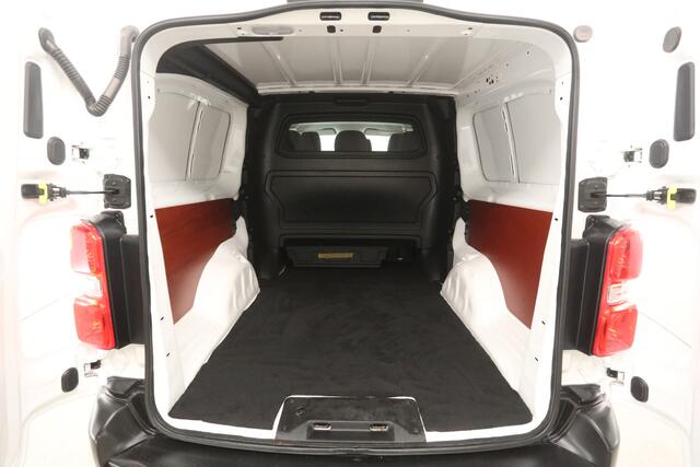 Toyota PROACE 2.0 D-4D Navigator Long L3H1 | DC | 6 Zits | Airco | Cruise | Trekhaak | Parkeersens.