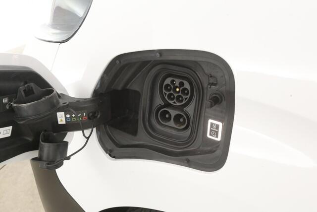 Toyota PROACE Electric Worker 75 kWh L2H1 | Snelladen | SOH 99% | Airco | Cruise | 3 Zits | Carplay | Parkeersens.