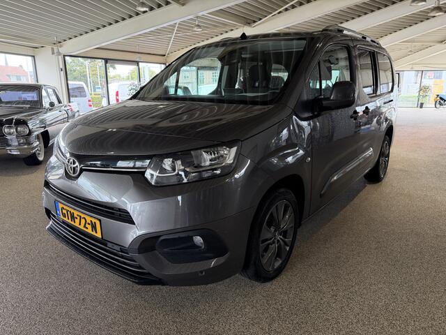 Toyota PROACE CITY Verso 1.2 Turbo 130pk Active Long 7 persoons / rolstoel lift / vaste prijs rijklaar € 24.950 marge / lease vanaf € 407 / automaat / camera / grijs metallic / dubbele schuifdeur / euro 6
