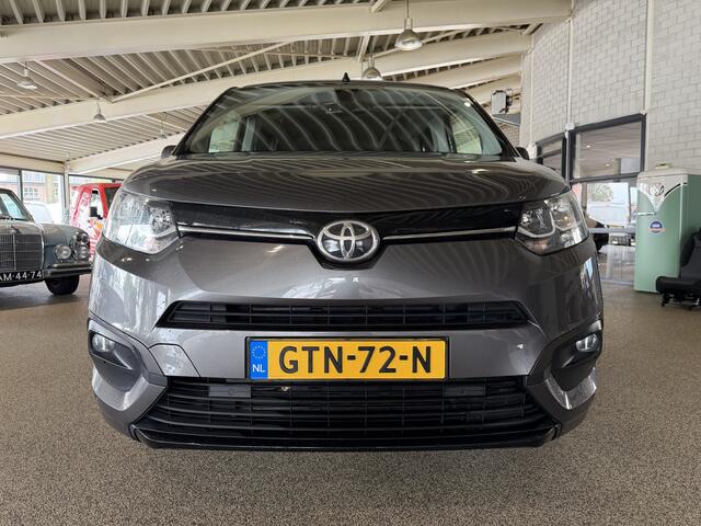 Toyota PROACE CITY Verso 1.2 Turbo 130pk Active Long 7 persoons / rolstoel lift / vaste prijs rijklaar € 24.950 marge / lease vanaf € 407 / automaat / camera / grijs metallic / dubbele schuifdeur / euro 6