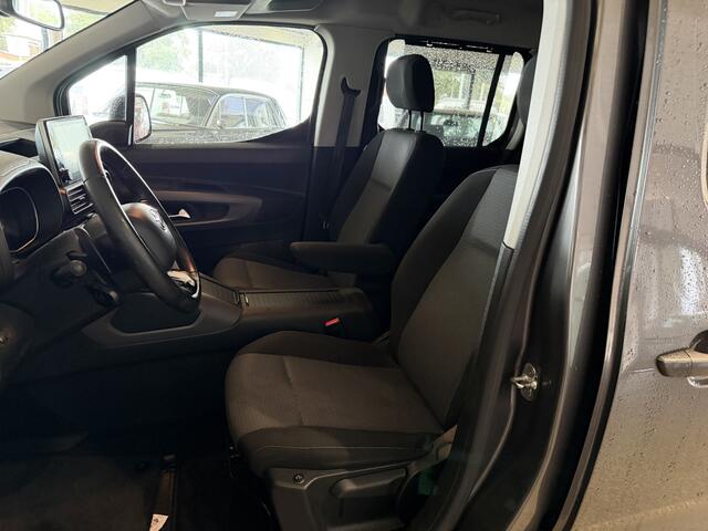 Toyota PROACE CITY Verso 1.2 Turbo 130pk Active Long 7 persoons / rolstoel lift / vaste prijs rijklaar € 24.950 marge / lease vanaf € 407 / automaat / camera / grijs metallic / dubbele schuifdeur / euro 6