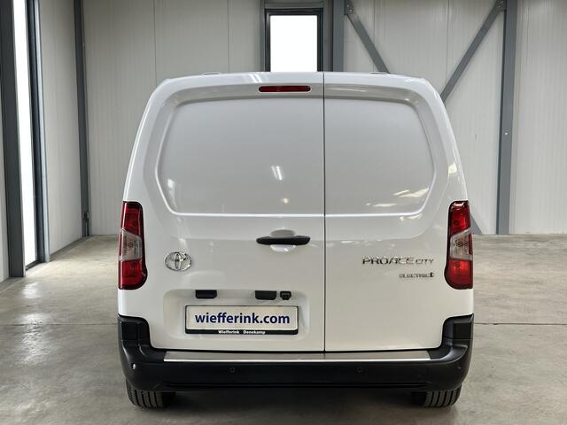 Toyota PROACE CITY Electric Challenger Long (L2) 50 kWh 136pk | 3pers. | Laadvloer | 3-fase(11kw) | Multimediascherm groot |