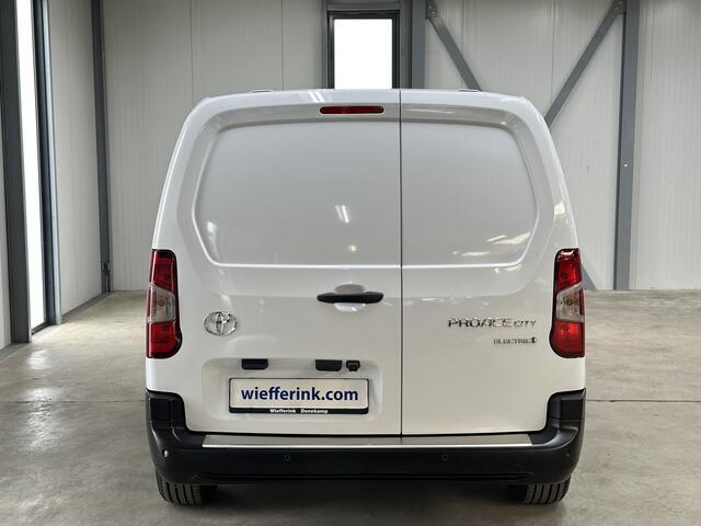 Toyota PROACE CITY Electric Challenger Long (L2) 50 kWh 136pk | 3pers. | Laadvloer | 3-fase(11kw) | Multimediascherm groot |