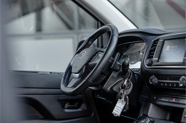 Toyota PROACE 2.0 D XL L3H1 | Standkachel | Camera | CarPlay | Stoelverwarming | Trekhaak | Cruise control | DAB | Nieuwe APK