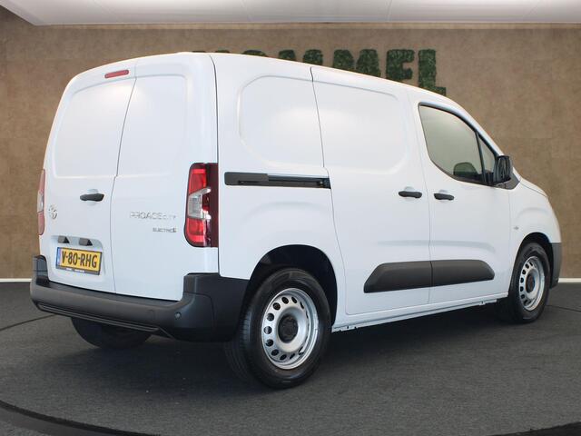 Toyota PROACE CITY Electric Navigator 50 kWh - DIRECT UITVOORRAAD LEVERBAAR - 3 FASE LADEN - SNELWEG LAADMOGELIJKHEID - NAVIGATIE - APPLE CARPLAY/ANDROID AUTO - PARKEERSENSOREN ACHTER - SCHUIF DEUR RECHTS - LAADVLOER - 3 ZITS UITVOERING - 2 LAADKABELS - LICHT EN REGENSENSOR - 16 INCH WIELEN MET BRIDGESTONE BANDEN